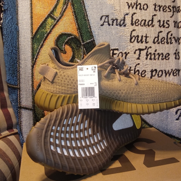 Yeezy 350 Earth's size 11 Sold - Picture 2 of 4